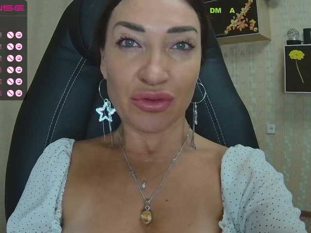 Stella888 Deepthroat Medium Ass Caucasian Shaved Pussy English