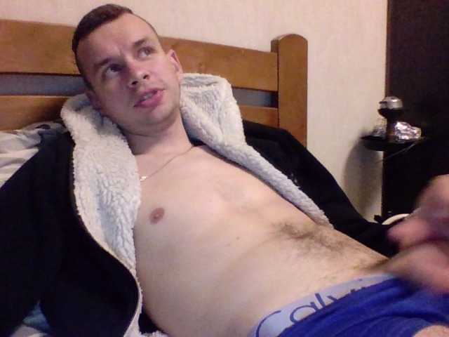 Cam Model TheBeste Straight Stripping Trimmed Penis Gay Smoking Webcam