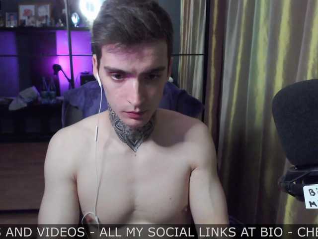 This-is-andy Webcam Short Male Dancing White Speaks English Enjoying