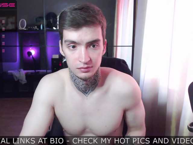 This-is-andy Webcam Brown Eyes Short English Handjob Young Man Caucasian