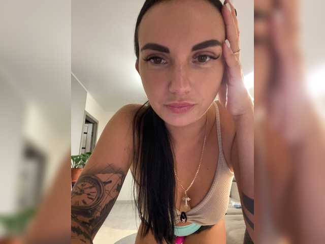 Cam Model KROSHKA_N White Medium Butt Dancing Dicksucking Stripping Bisexual