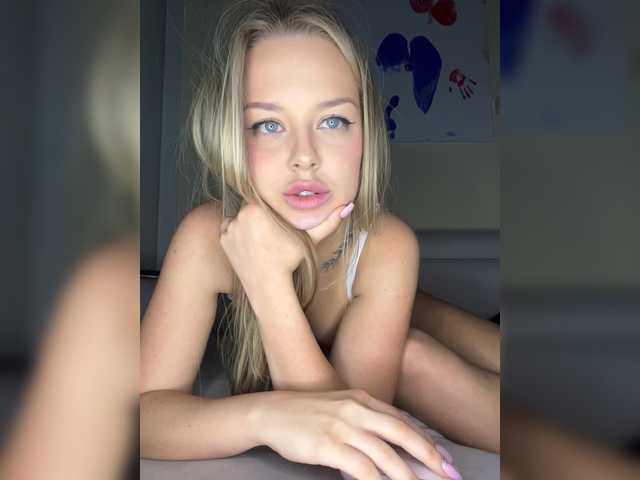 Cam Model Tutti--Frutti Blue Eyes Chatting Dancing Speaks Russian Cumming