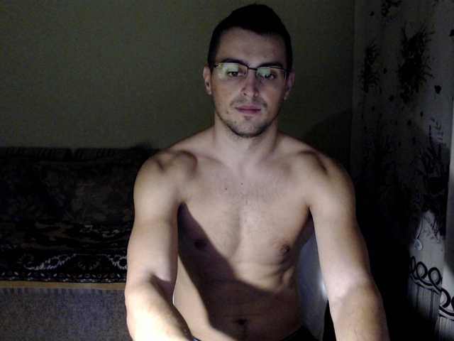 Cam Model Friend12321 Hd Plus King Of The Room White Brown Eyes Medium Height Guy