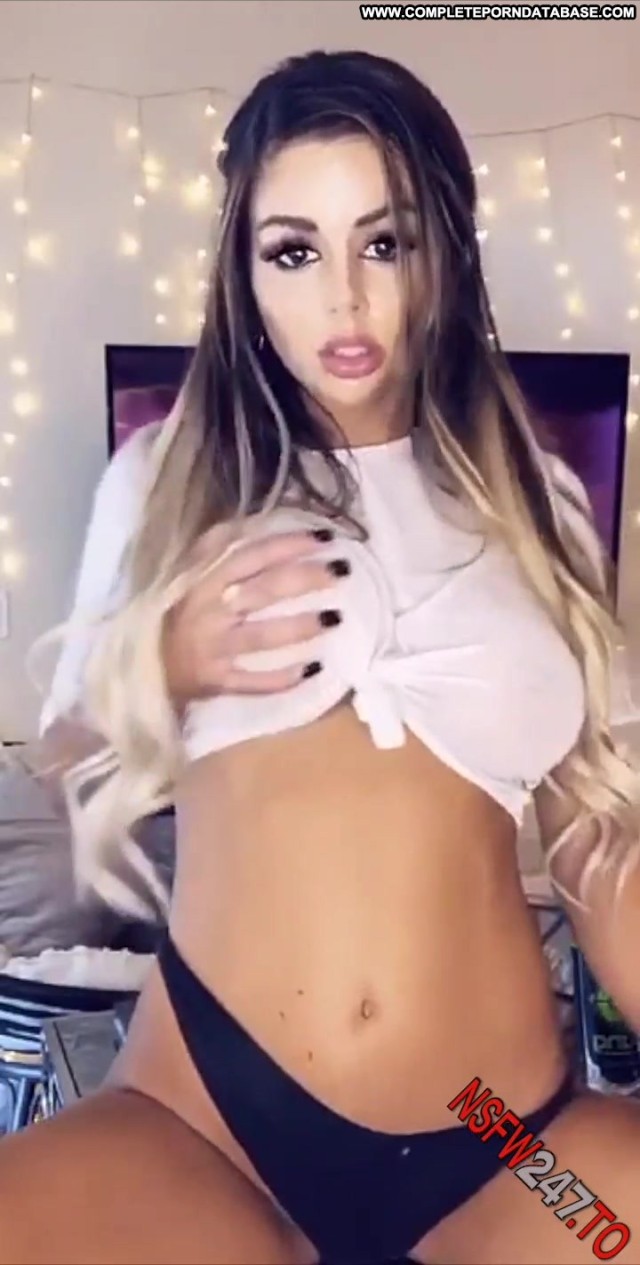 Juli Annee Booty Tease Sexy Tease Sex Showing Sexy Sexy Boobs