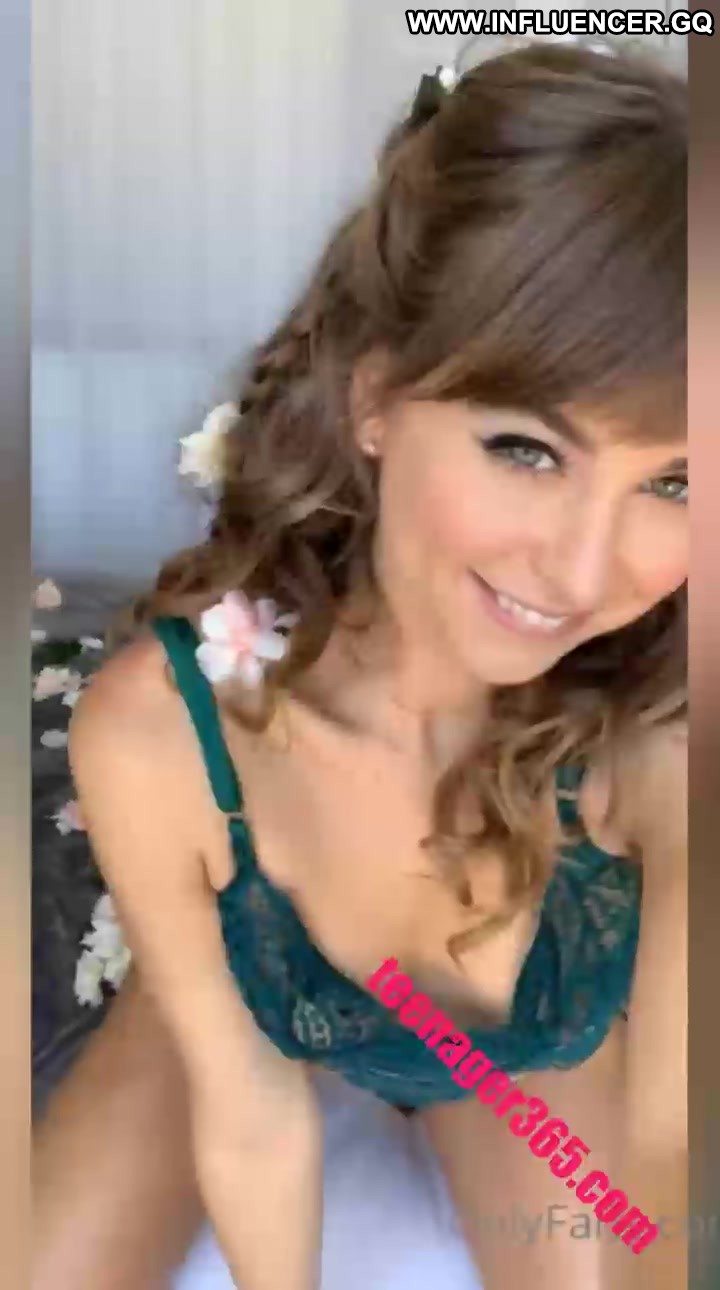 Riley Reid Sweet Little Hot Tease Pornstar Sweet Pussy Small Ass Pussy