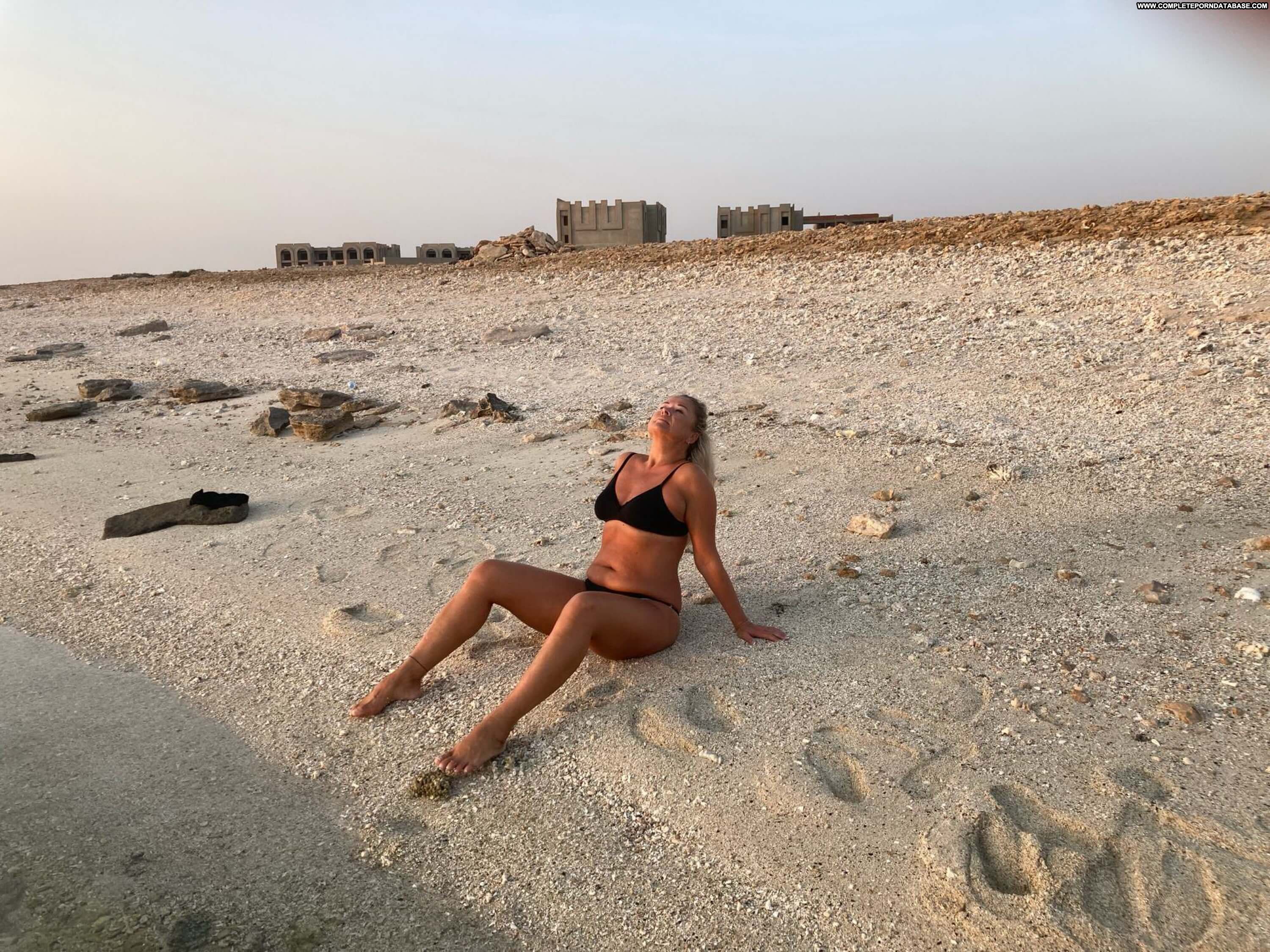 Rubye Beach Xxx Straight Naked Blonde Mature Amateur Girl Friend Naked Beach Posing Hot Czech