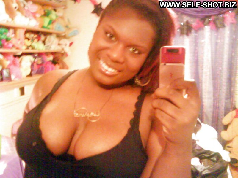 up-close-self-shot-ebony-pussy-nude-clean-girls