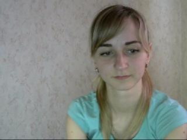 NiceViola1 Female Caucasian Blue Eyes Blonde Teen Webcam Shaved Pussy